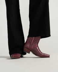 The Lynn - Wine Cowhide